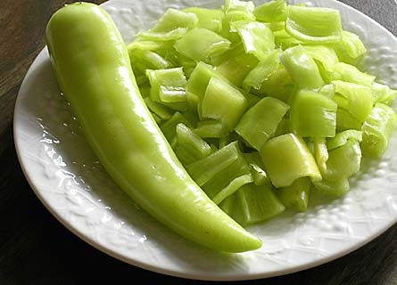 Banana Peppers - Whole and Cut
