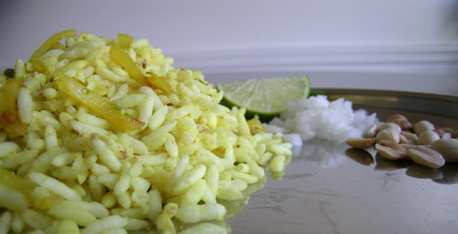 Buggani (puffed rice or murmura upma)  - On the side a lemon wedge, onions and roasted peanuts.