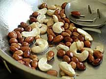 cashews and peanuts sautÃ¯Â¿Â½ing in ghee