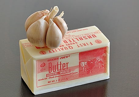 Garlic and butter for garlic-ghee