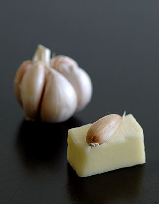 Garlic and butter for garlic-ghee