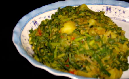 Cheera Urulakkizhangu Masala (Spinach and Potato) ~ from Seena of Simple and Delicious