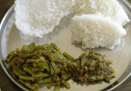 Cluster bean curry with rice, gongura dal and sabudana papadam