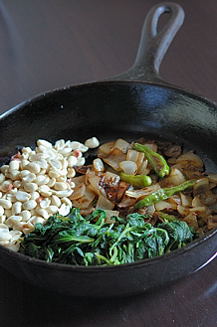 Roasted Pudina Chutney Contents in a Cast-iron Skillet